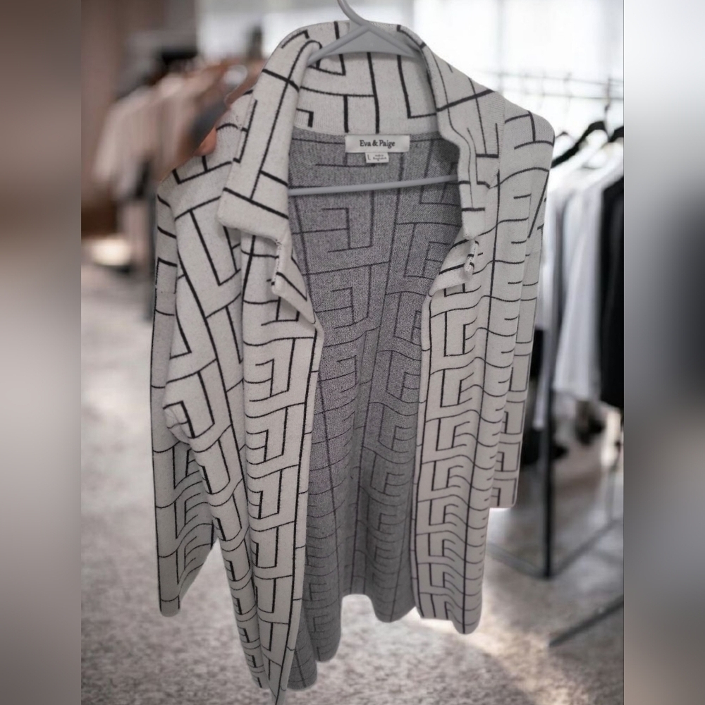 Eva & Paige Black and White Patterned Cardigan Size # L - Picture 3 of 9